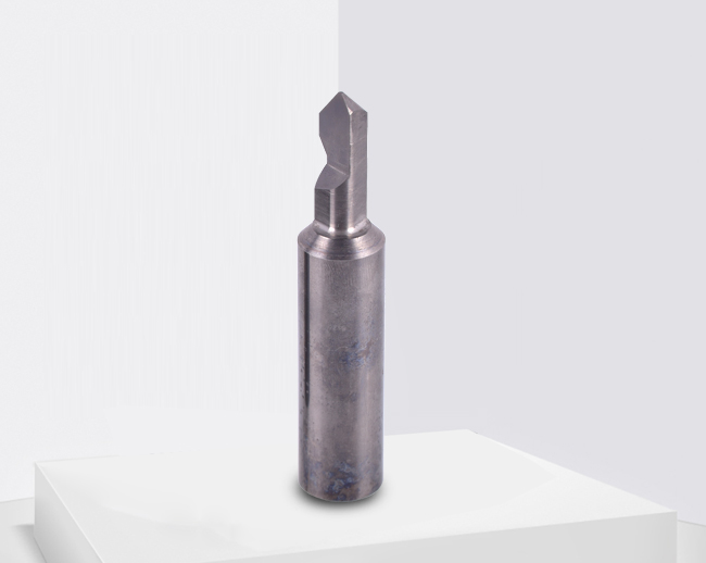 硬质合金铰刀对孔的精加工进行高速铰削试验